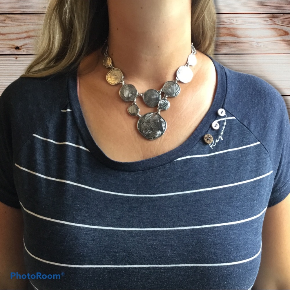 Lovely Necklace - Picture 3 of 3